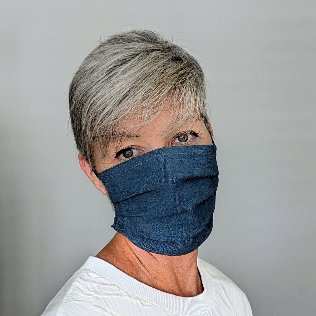 Travel face mask with head straps