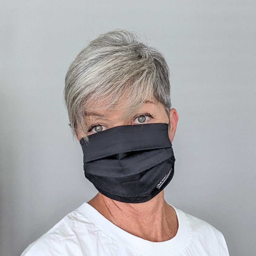 Travel face mask with head straps