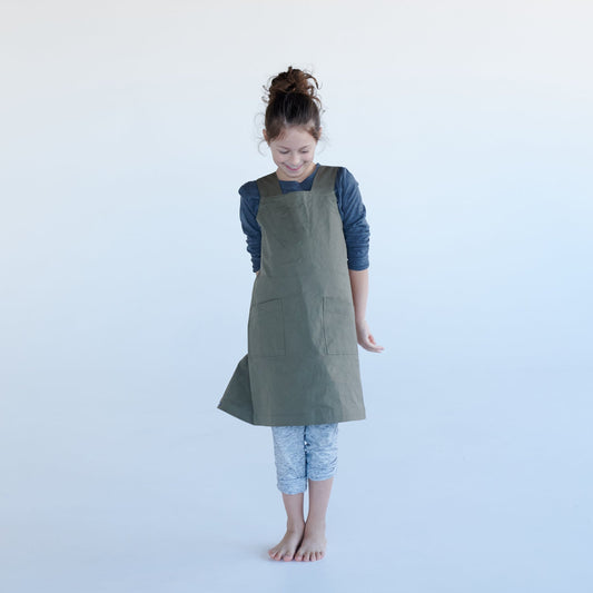 Apron Little Helper, Fashionable Girls apron made in Organic Cotton